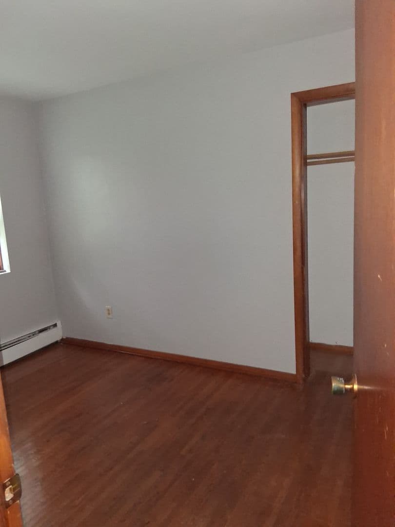 Maplewood Apartment: 2637 Stillwater Rd E