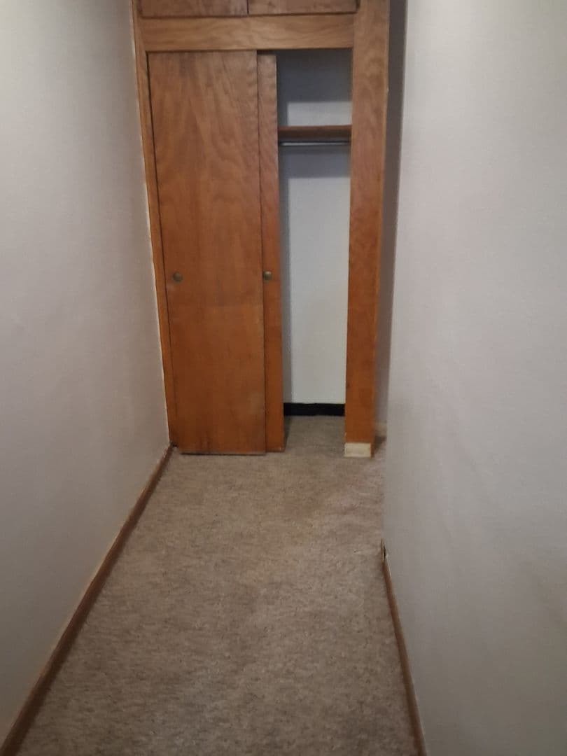 Maplewood Apartment: 2637 Stillwater Rd E