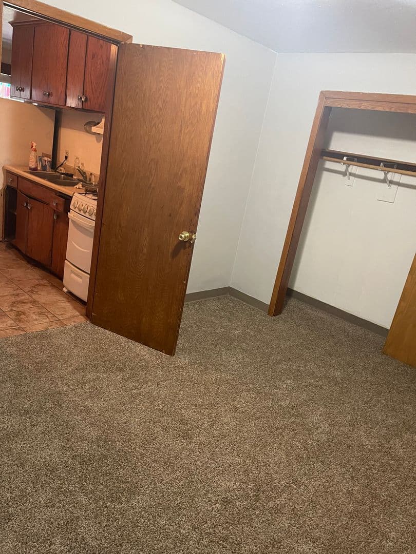Saint Paul Apartment: 654 Stryker Ave