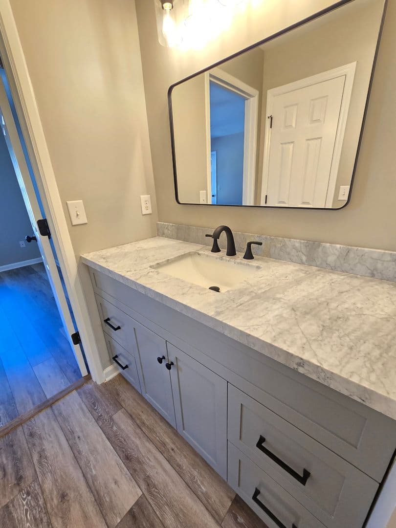 Lenoir Townhome: 1232 Camelot Court
