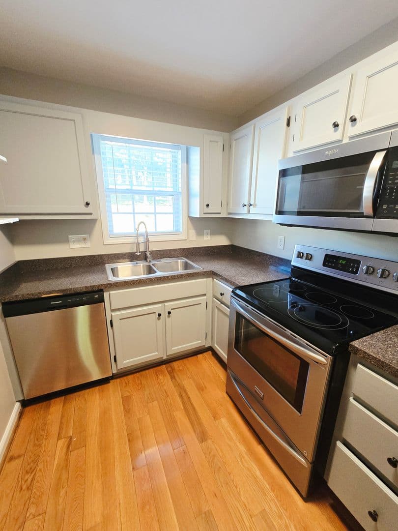 Lenoir Townhome: 1232 Camelot Court