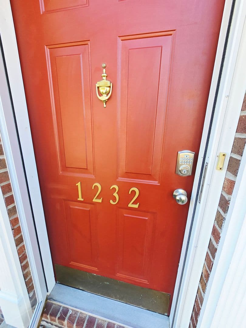 Lenoir Townhome: 1232 Camelot Court