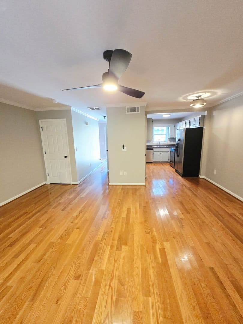 Lenoir Townhome: 1232 Camelot Court