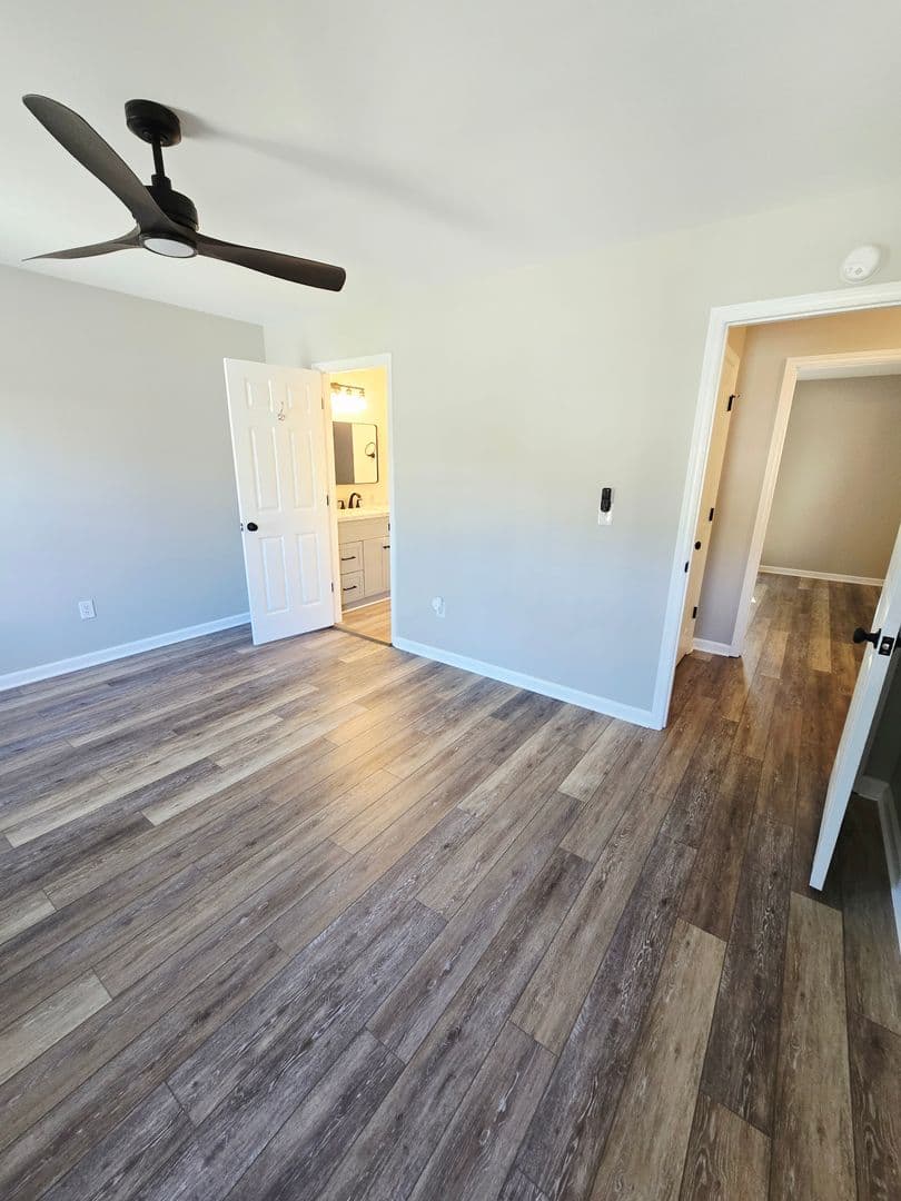 Lenoir Townhome: 1232 Camelot Court