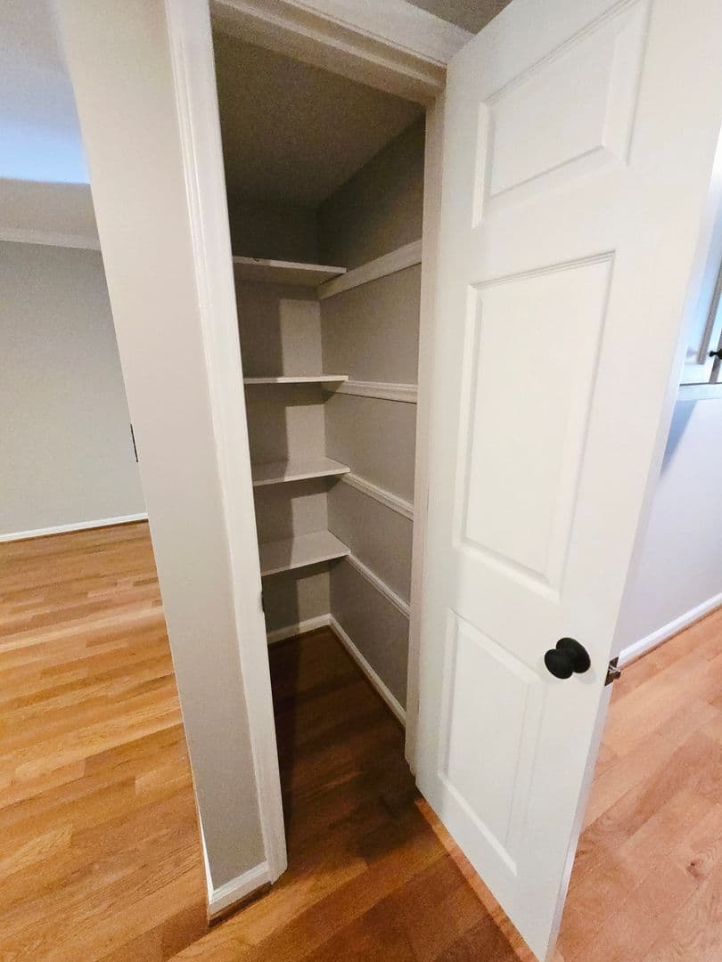 Lenoir Townhome: 1232 Camelot Court