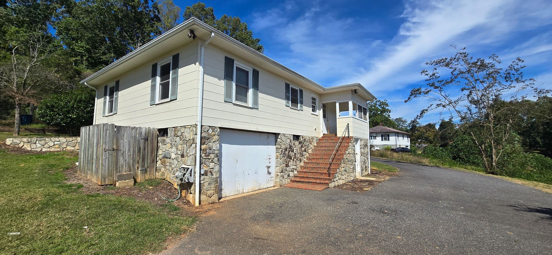 Lenoir House: 2697 Spears Rd