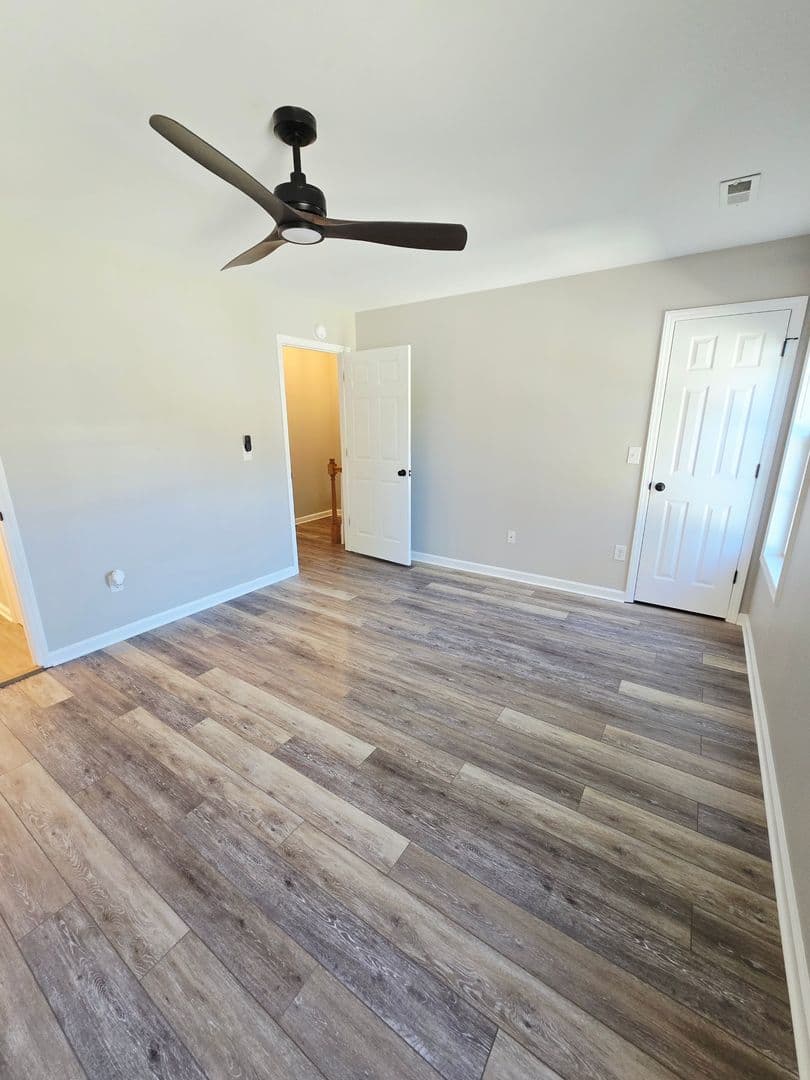Lenoir Townhome: 1232 Camelot Court