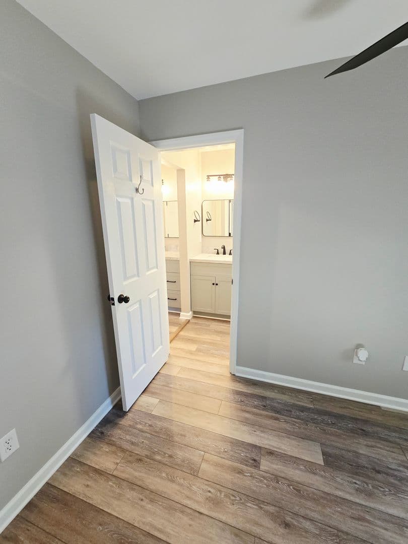 Lenoir Townhome: 1232 Camelot Court
