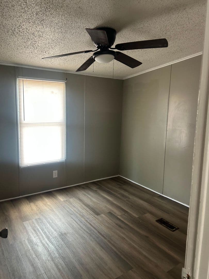 hope Mills House: 5498 Parkton Rd
