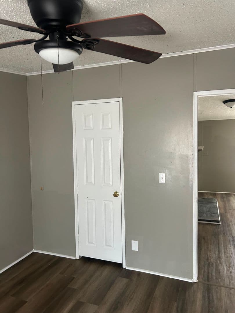 hope Mills House: 5498 Parkton Rd