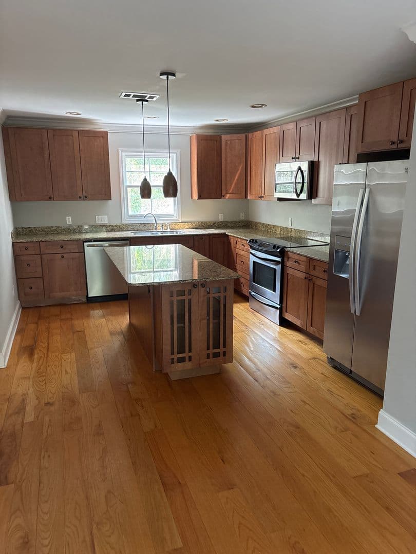 Ocean Springs Apartment: 808 Desoto St