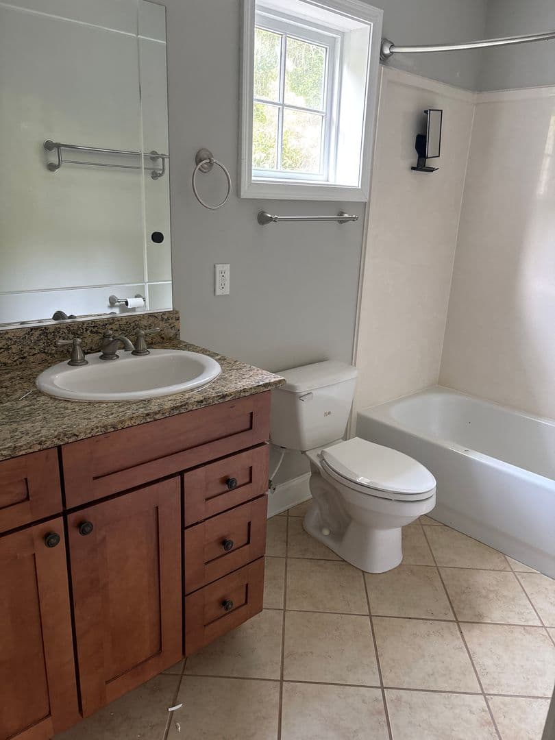 Ocean Springs Apartment: 808 Desoto St