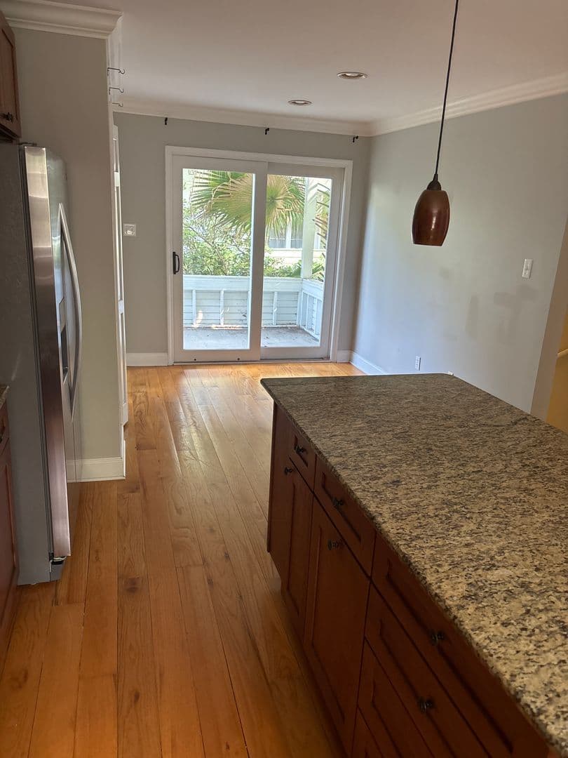 Ocean Springs Apartment: 808 Desoto St