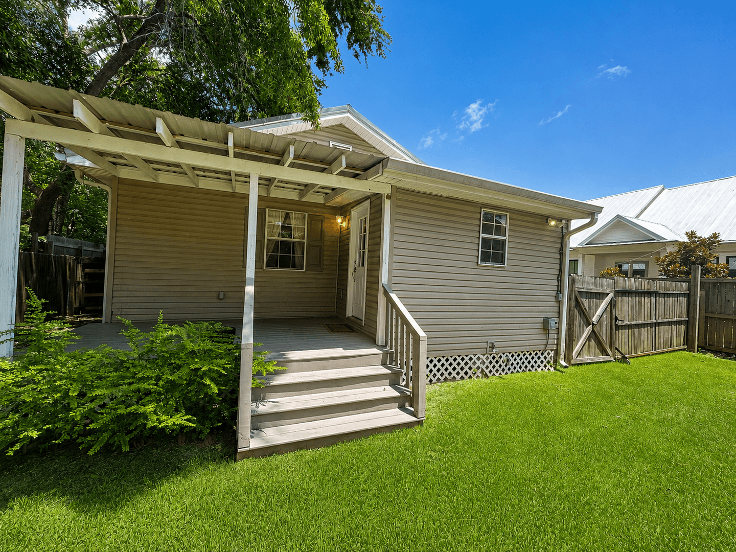 Ocean Springs House: 443 Bills Avenue