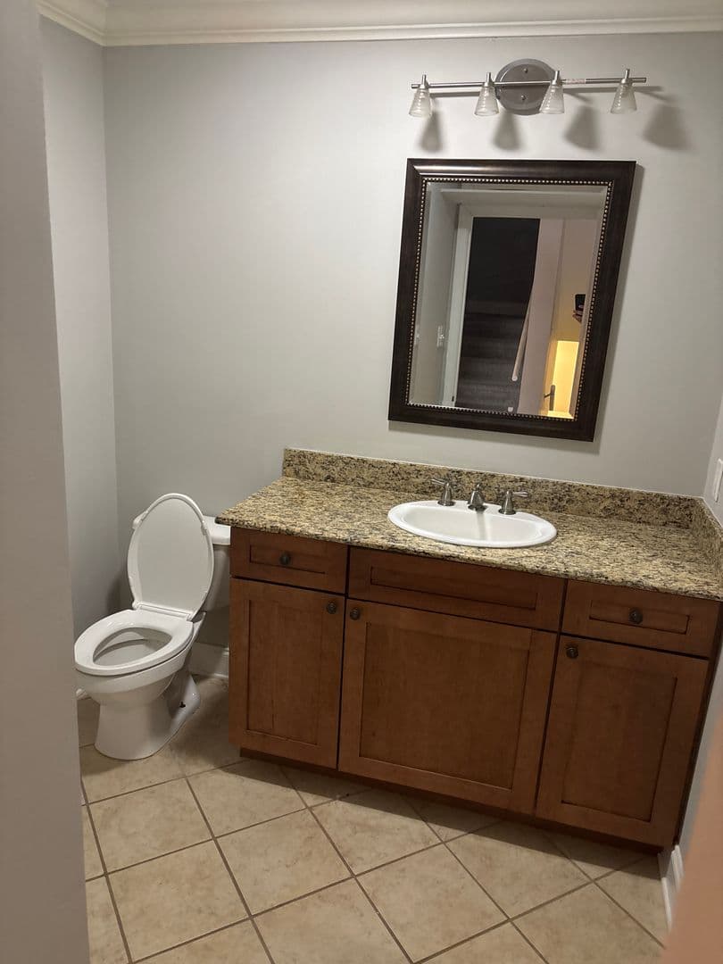 Ocean Springs Apartment: 808 Desoto St