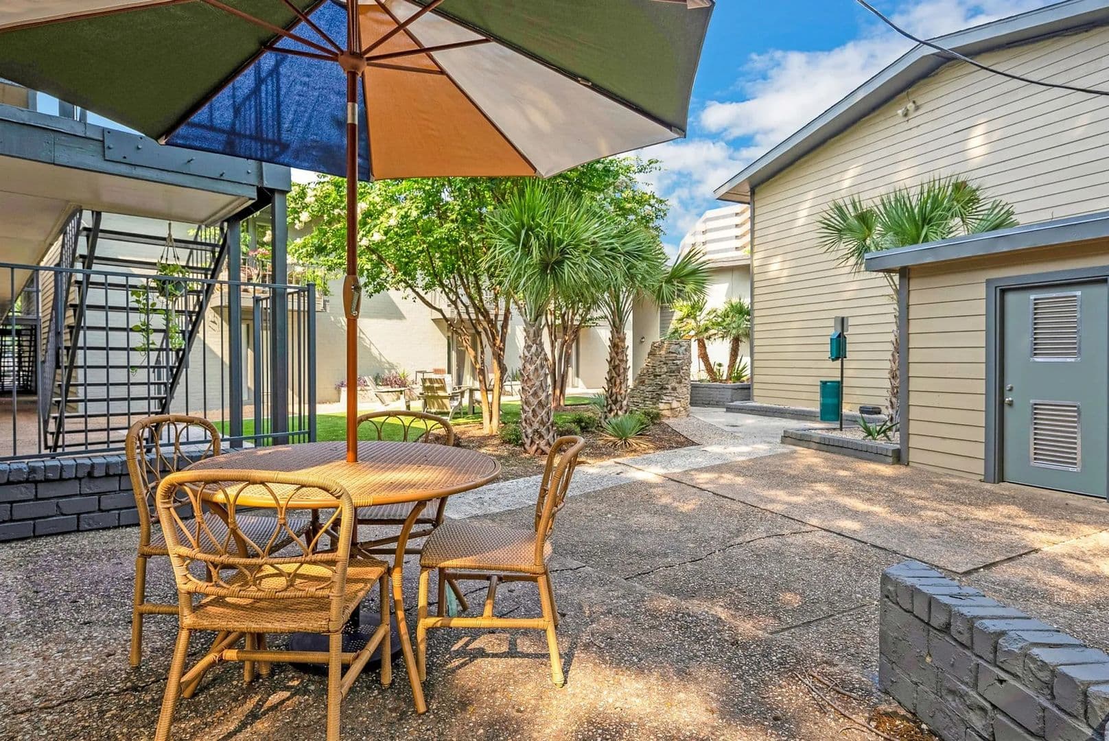 Austin Apartment: 600 S 1st St