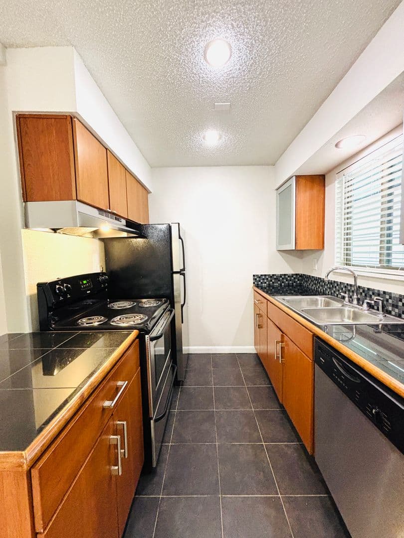 Austin Apartment: 600 S 1st St