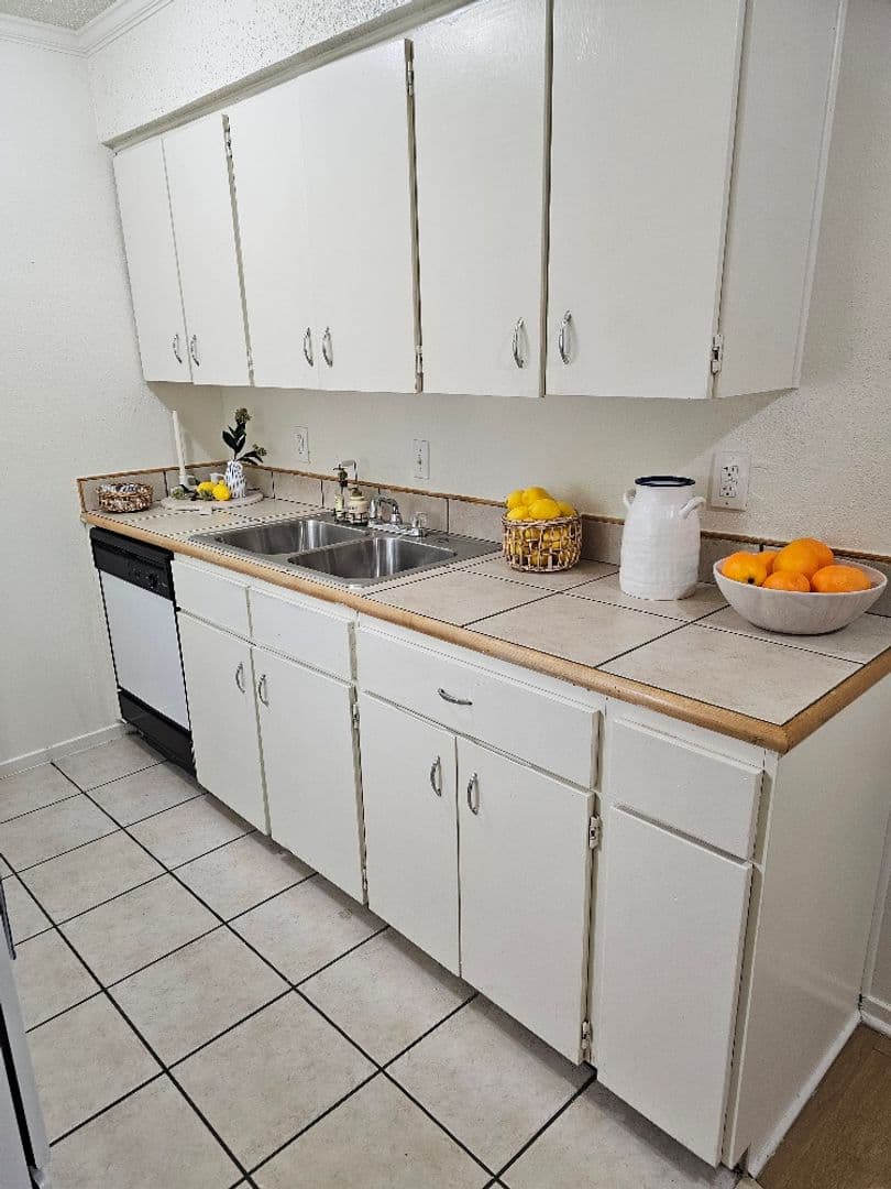 Austin Apartment: 2200 W North Loop Blvd