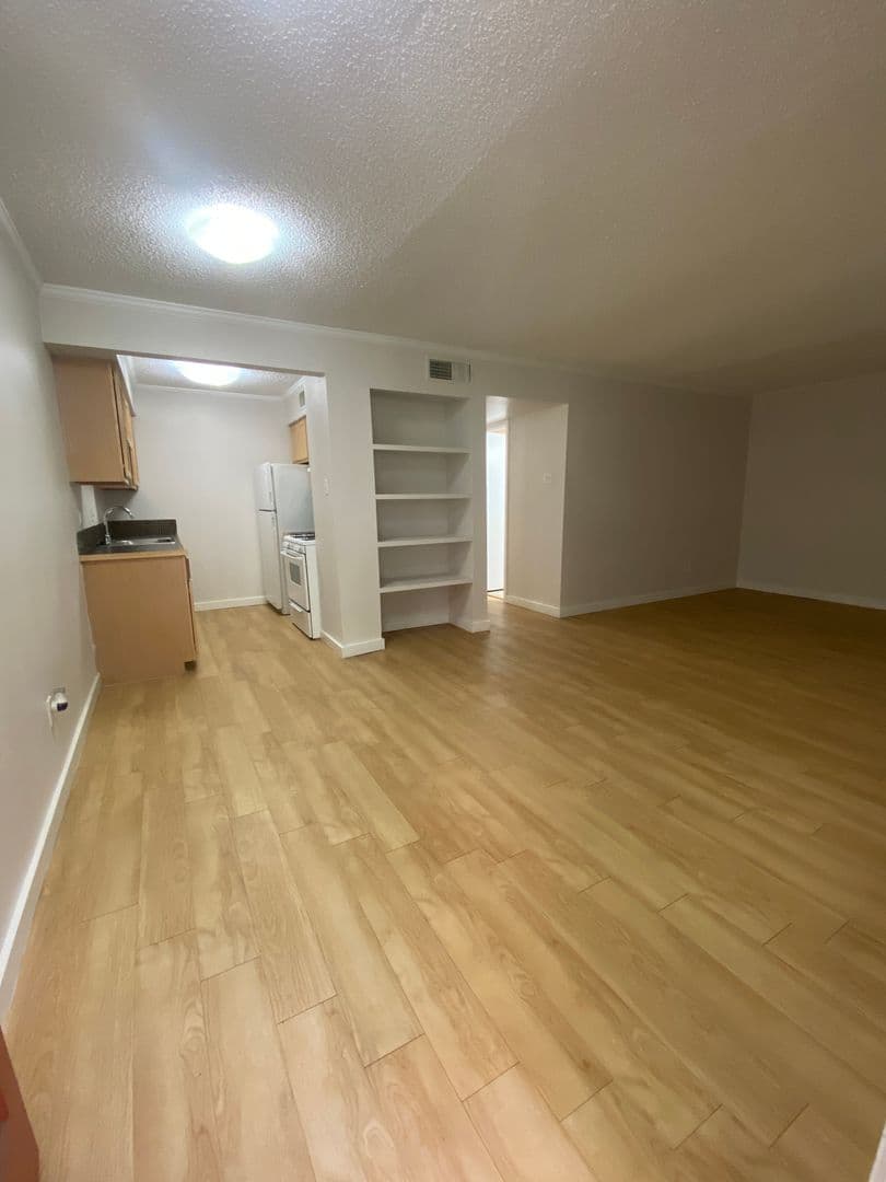 Austin Apartment: 2200 W North Loop Blvd