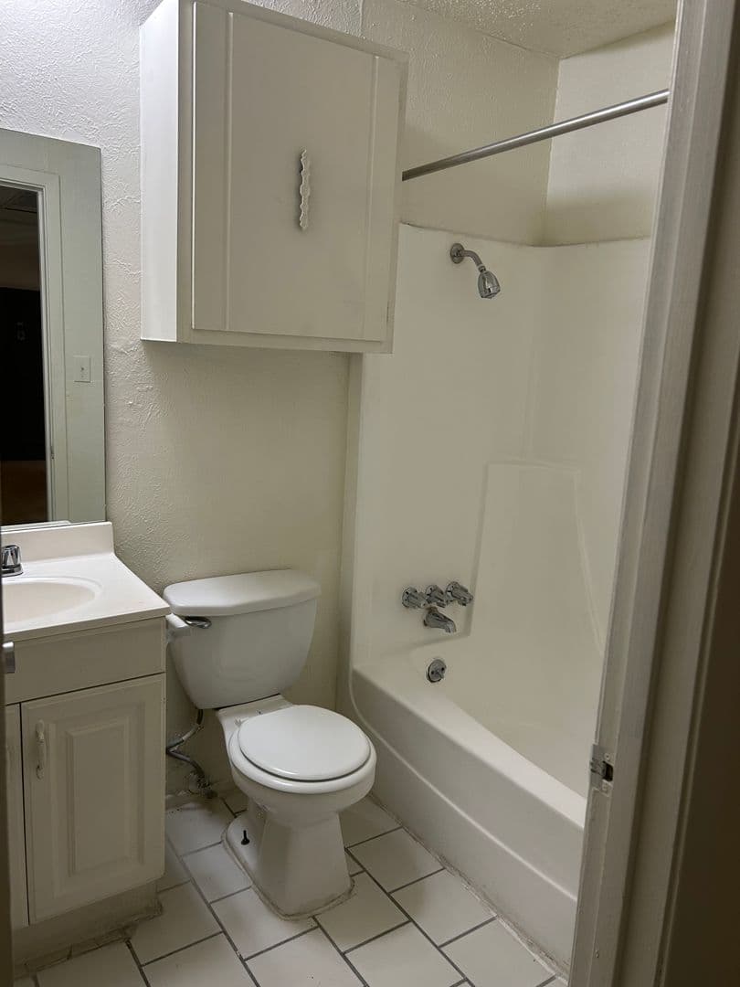 Austin Apartment: 109 W 39th St