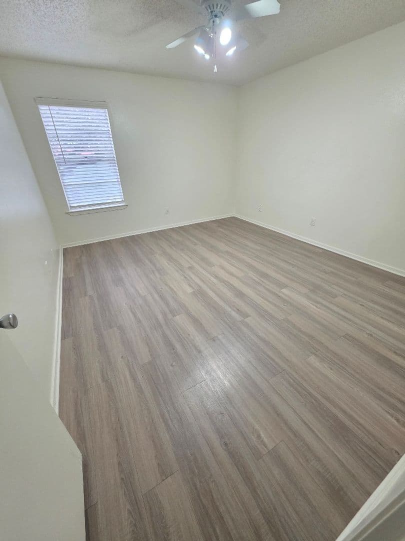 Austin Apartment: 2200 W North Loop Blvd
