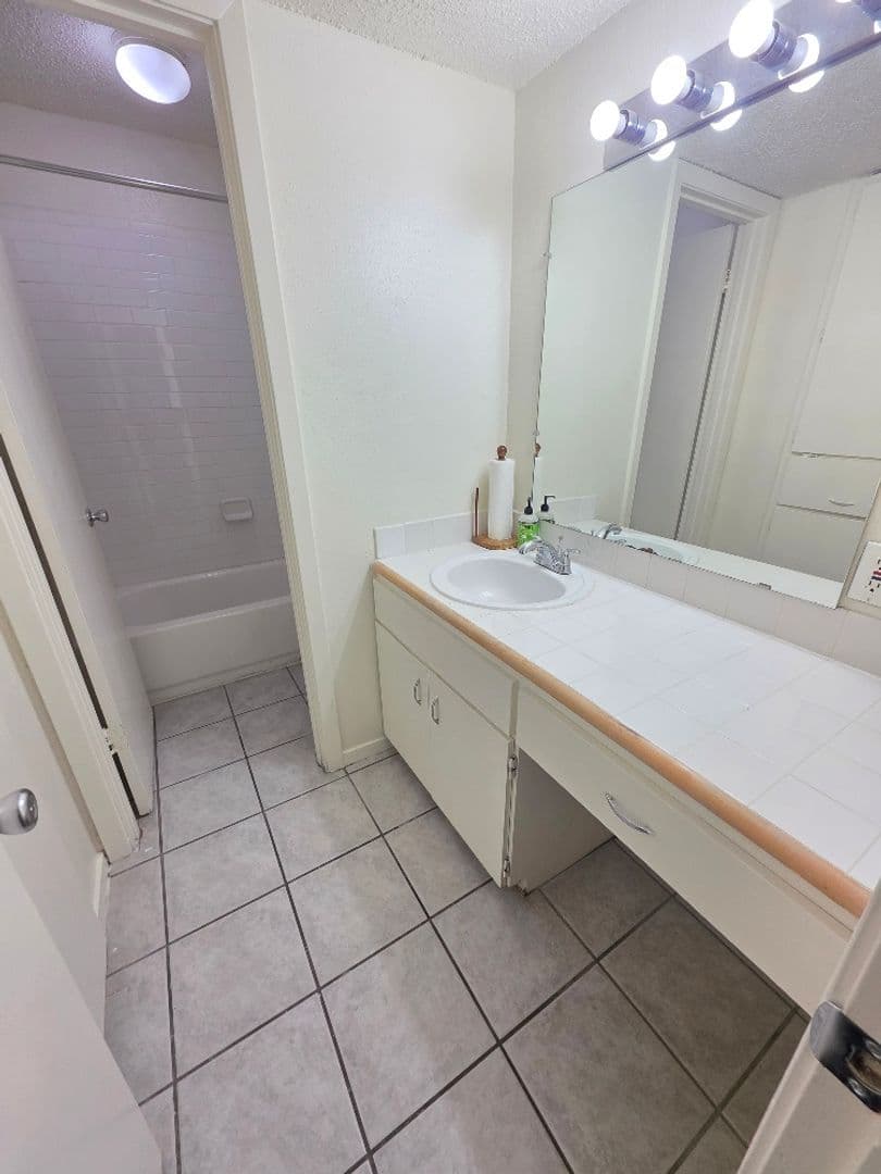 Austin Apartment: 2200 W North Loop Blvd