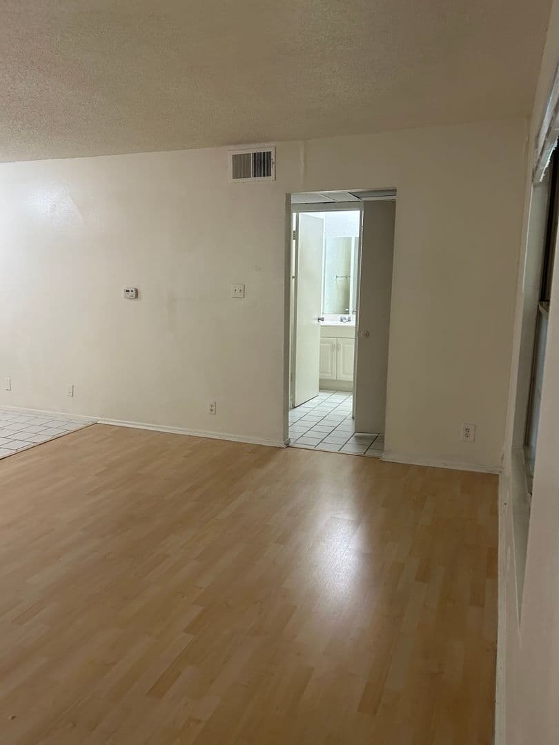 Austin Apartment: 109 W 39th St