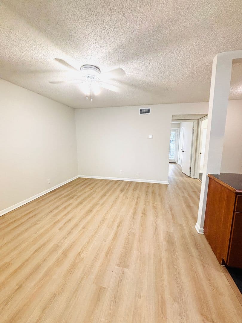 Austin Apartment: 600 S 1st St