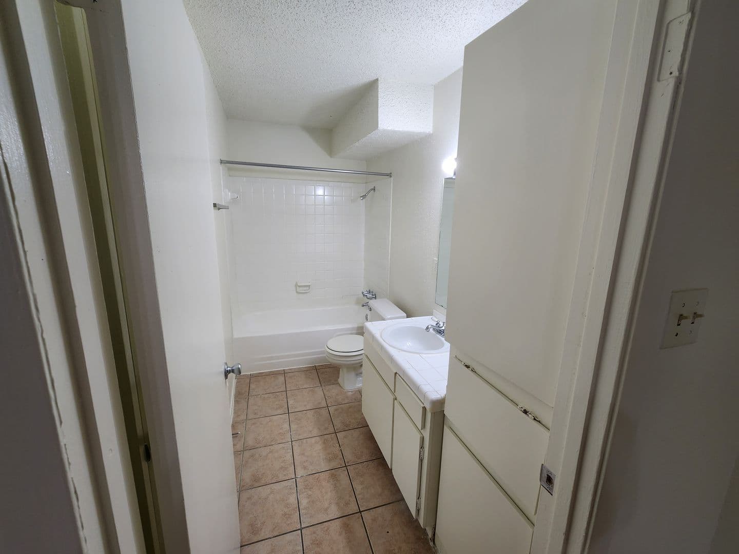 Austin Apartment: 2207 Lawnmont Ave