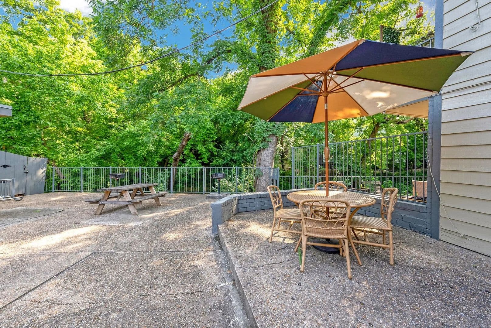 Austin Apartment: 600 S 1st St