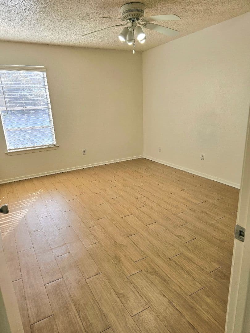 Austin Apartment: 2200 W North Loop Blvd