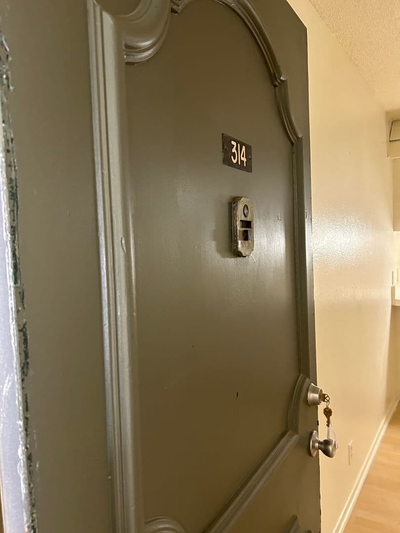 Austin Apartment: 109 W 39th St