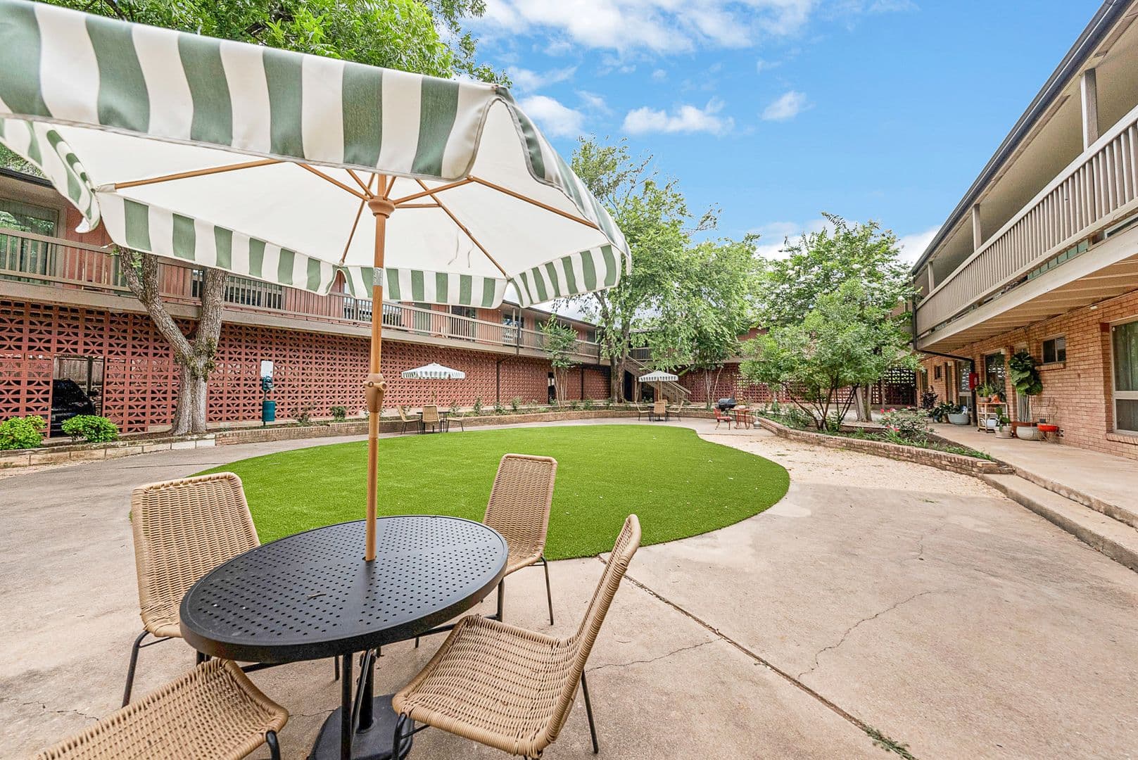 Austin Apartment: 1401 Enfield Rd