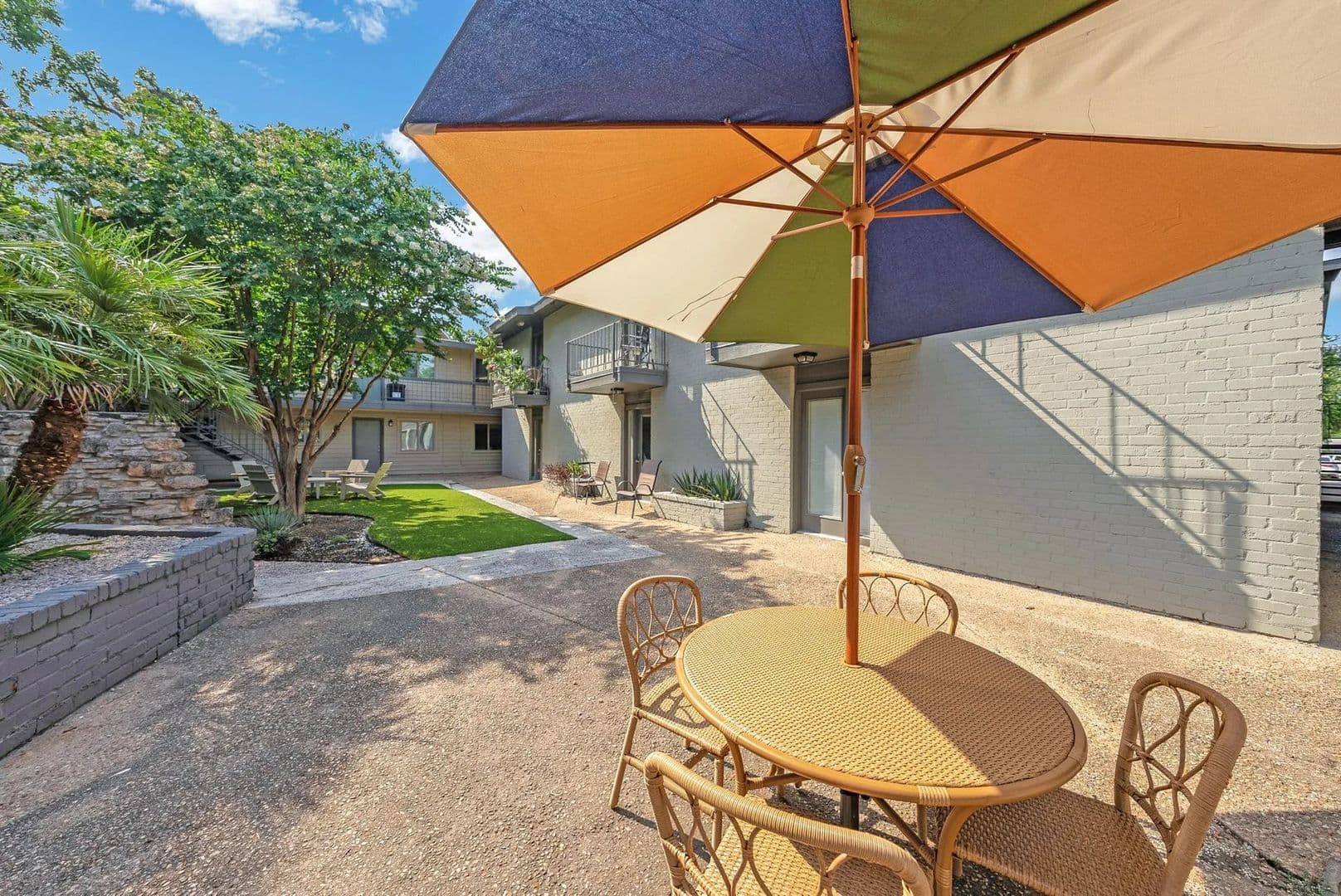 Austin Apartment: 600 S 1st St