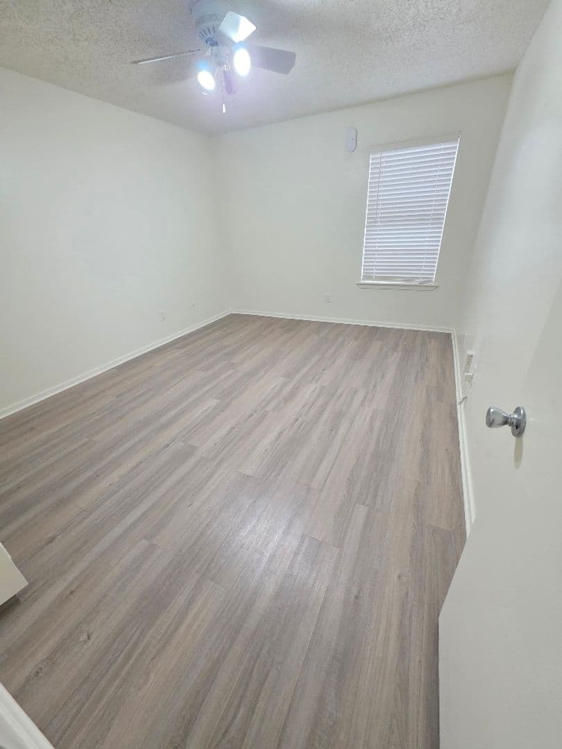 Austin Apartment: 2200 W North Loop Blvd