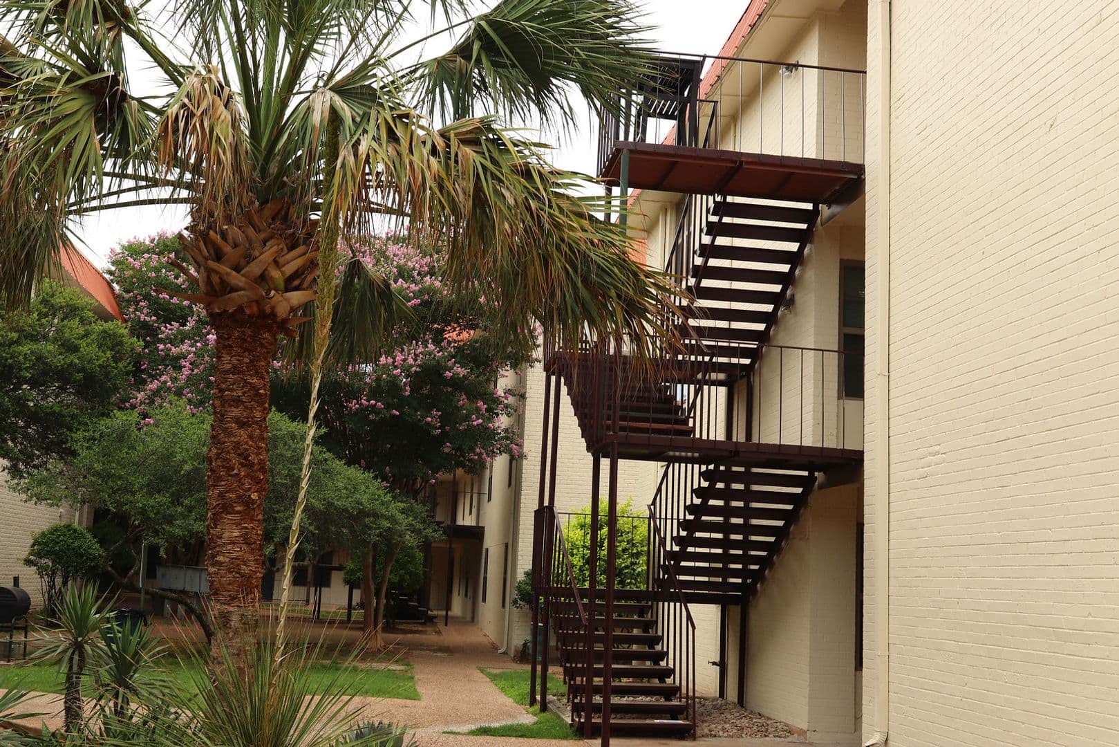 Austin Apartment: 109 W 39th St
