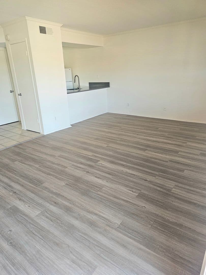 Austin Apartment: 2207 Lawnmont Ave