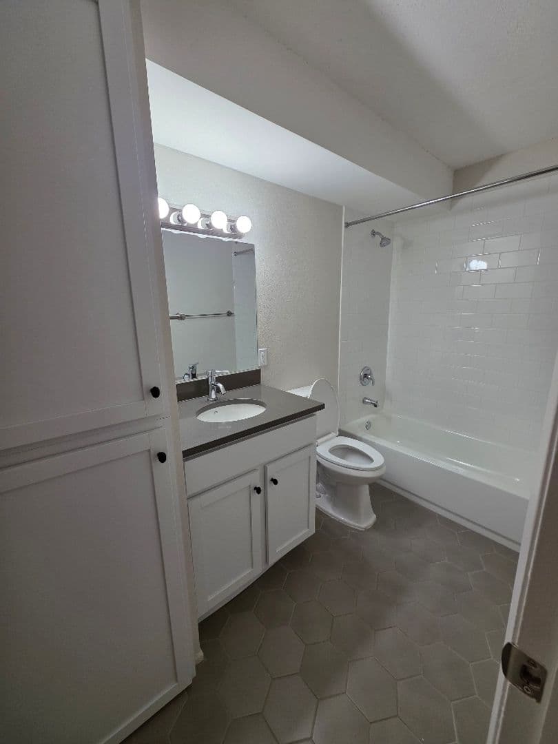 Austin Apartment: 2207 Lawnmont Ave