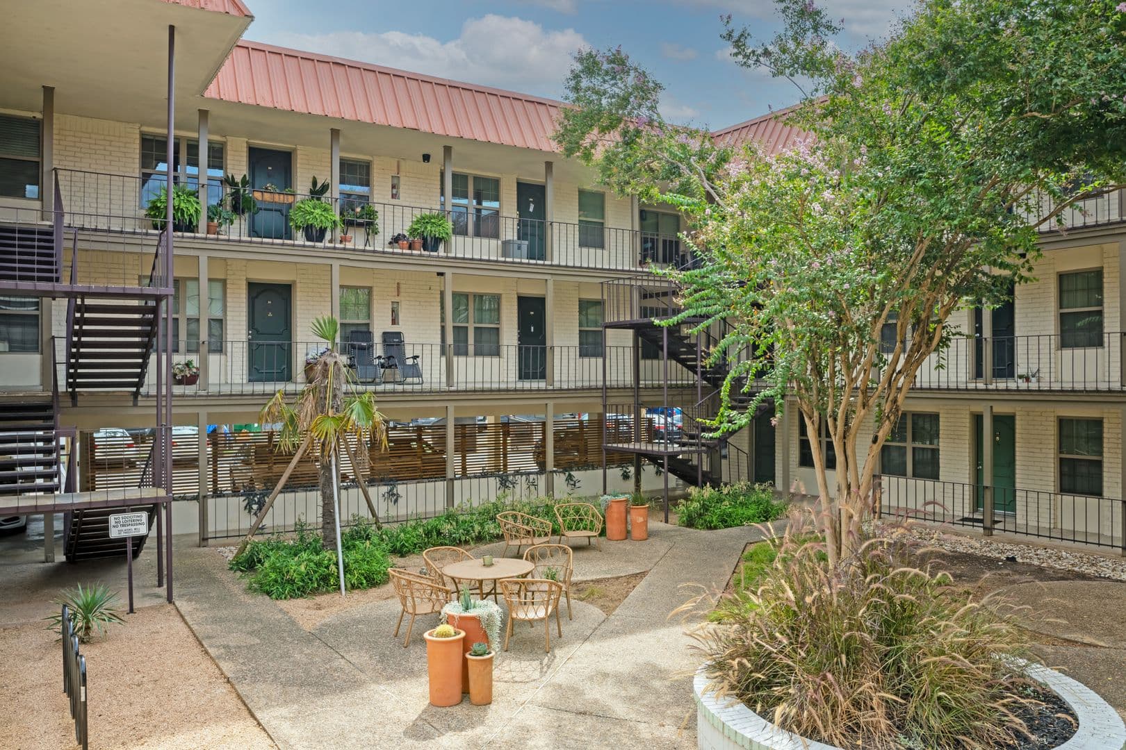 Austin Apartment: 109 W 39th St