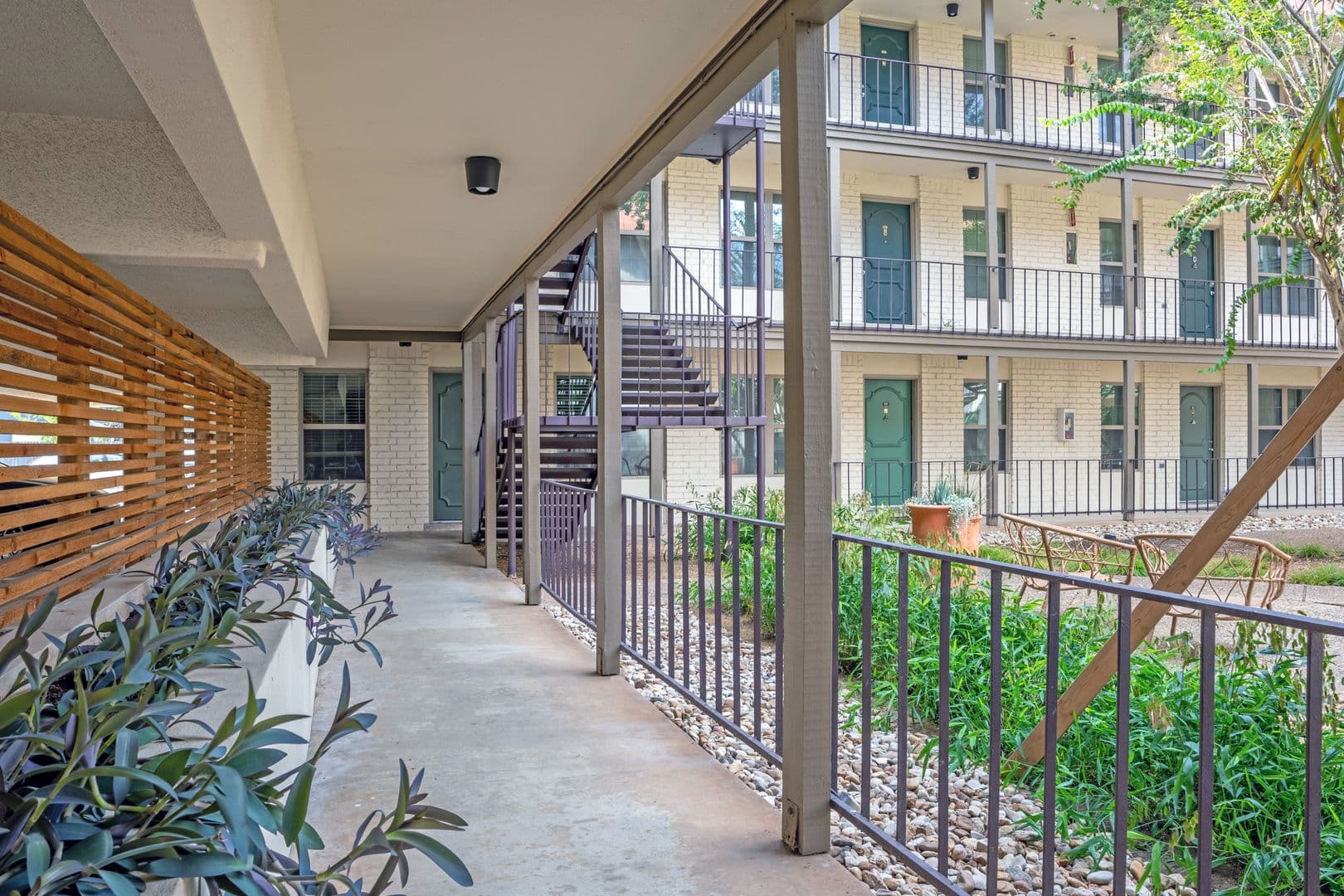 Austin Apartment: 109 W 39th St
