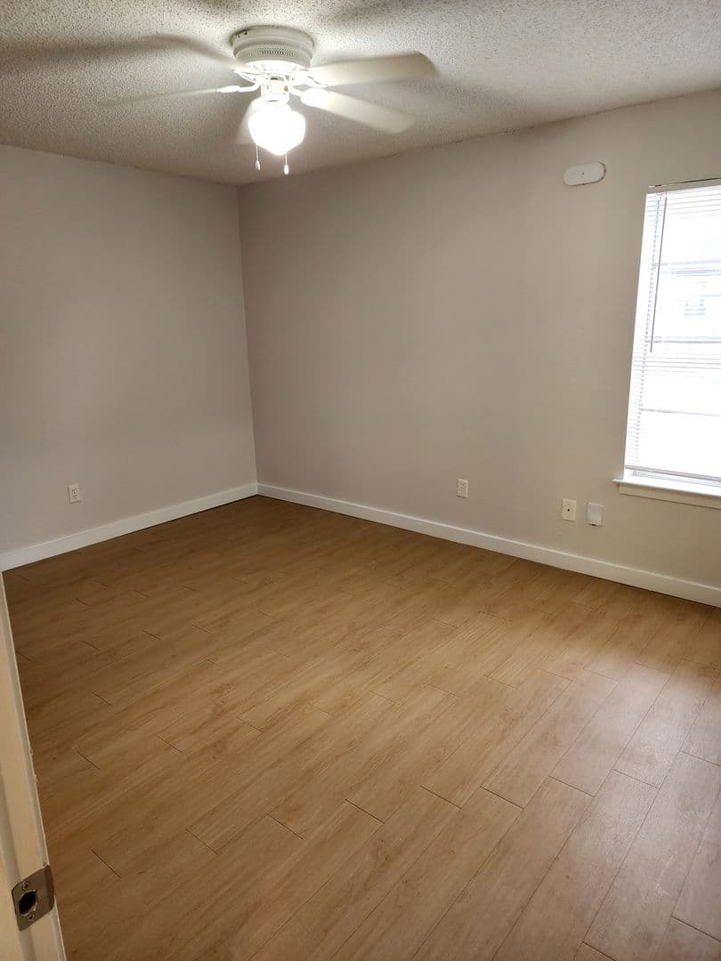 Austin Apartment: 2200 W North Loop Blvd