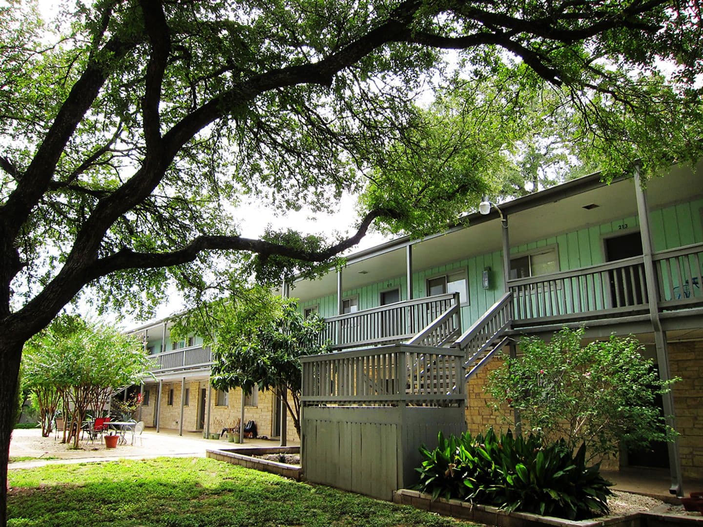 Austin Apartment: 2202 Enfield Rd