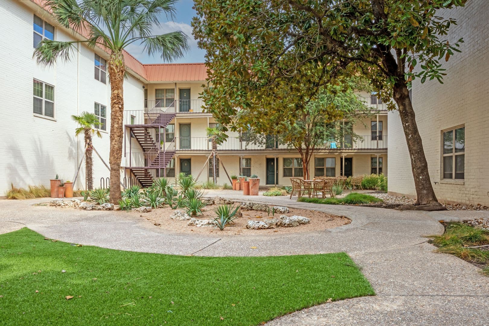 Austin Apartment: 109 W 39th St