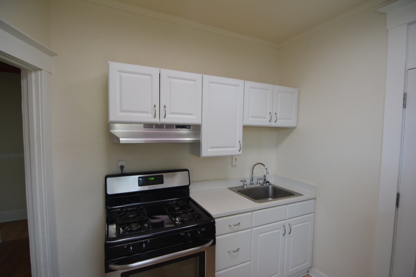 Tacoma Apartment: 1002-1004 Earnest S Brazill St