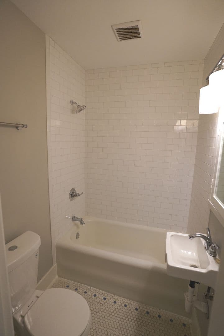 Seattle Apartment: 2311 24th Ave E