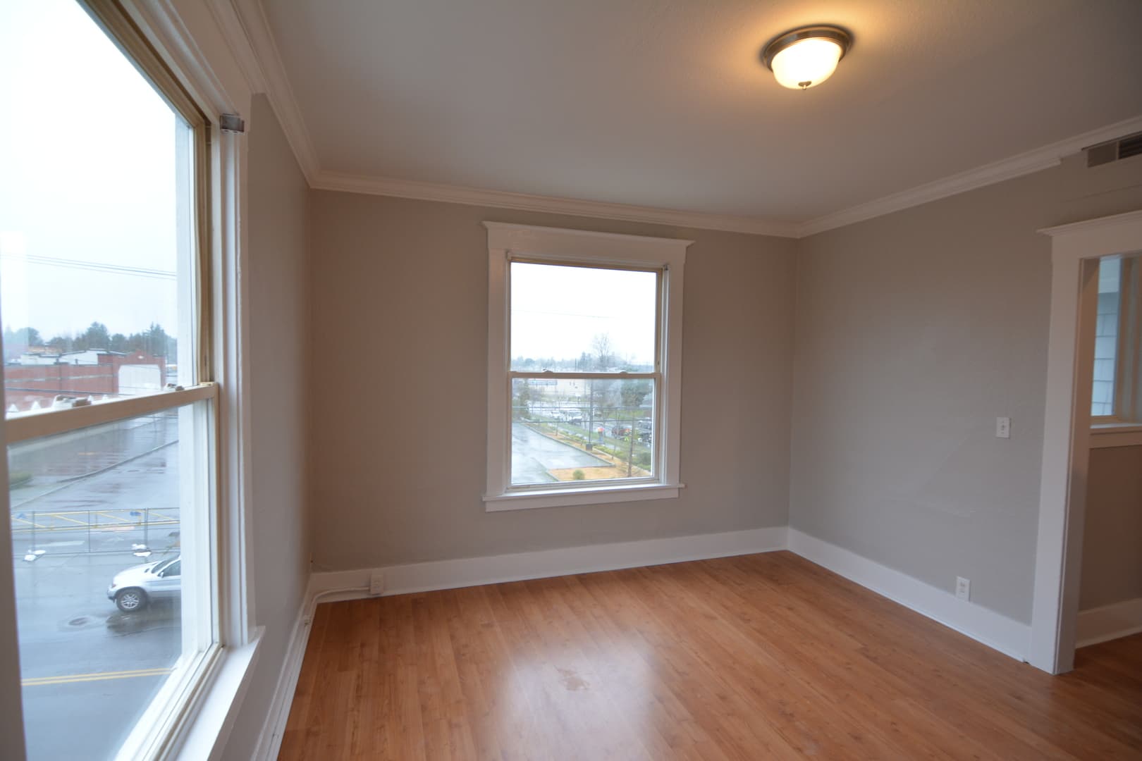 Tacoma Apartment: 1002-1004 Earnest S Brazill St