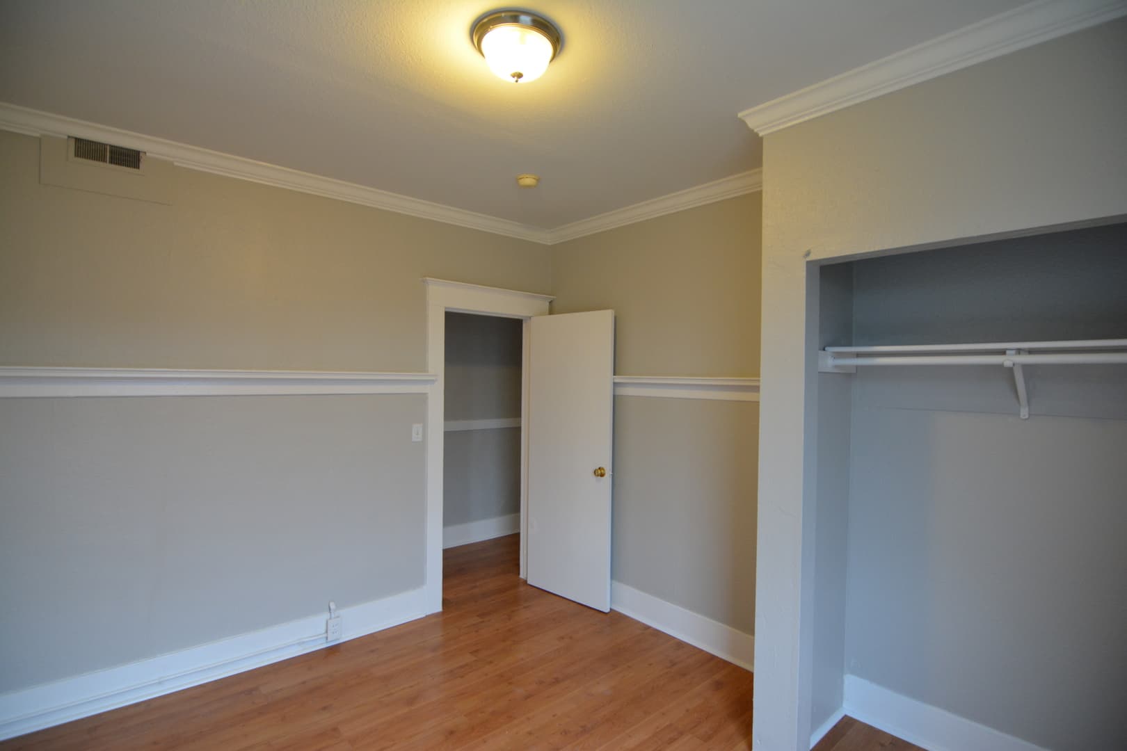Tacoma Apartment: 1002-1004 Earnest S Brazill St