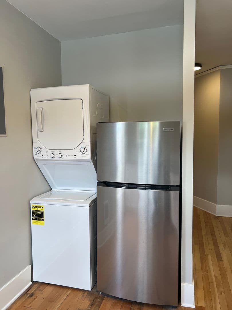 Seattle Apartment: 2311 24th Ave E