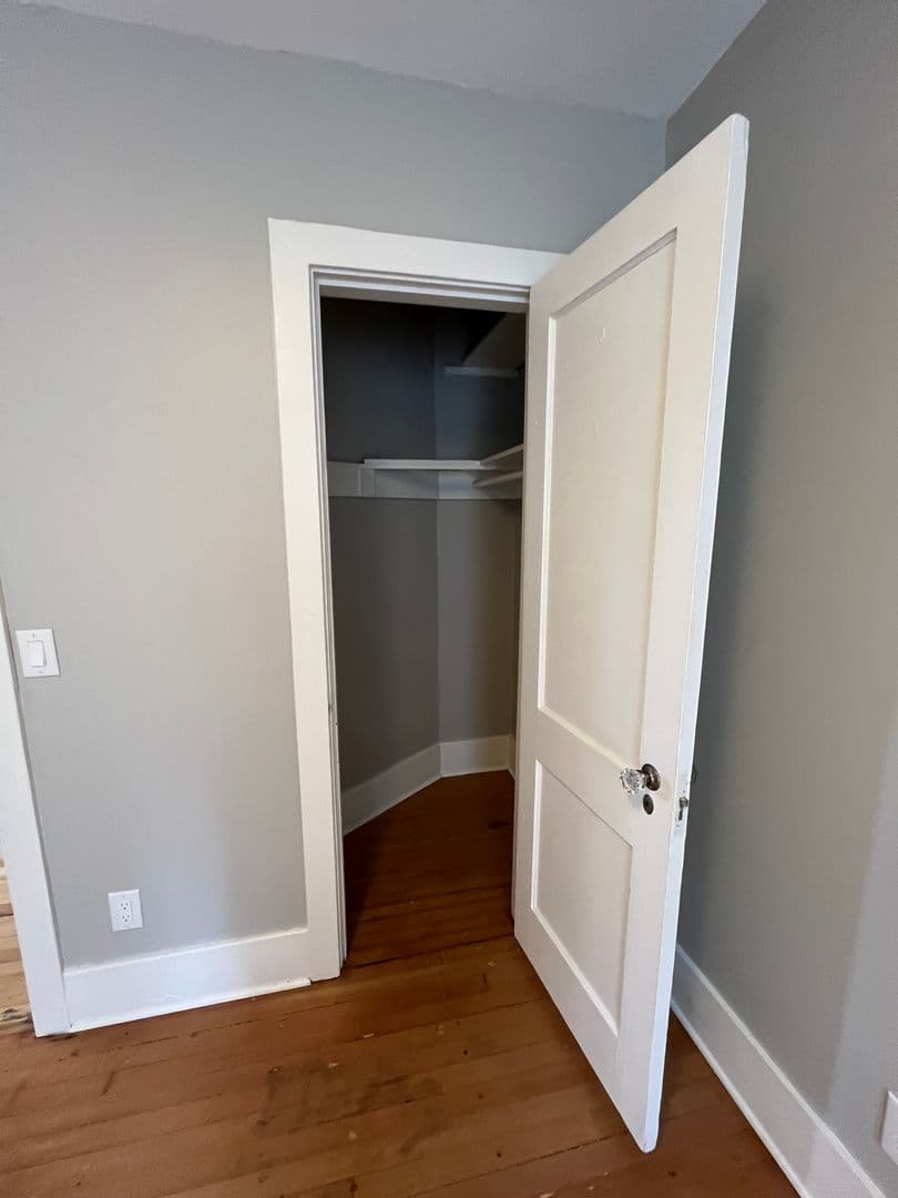 Seattle Apartment: 2311 24th Ave E