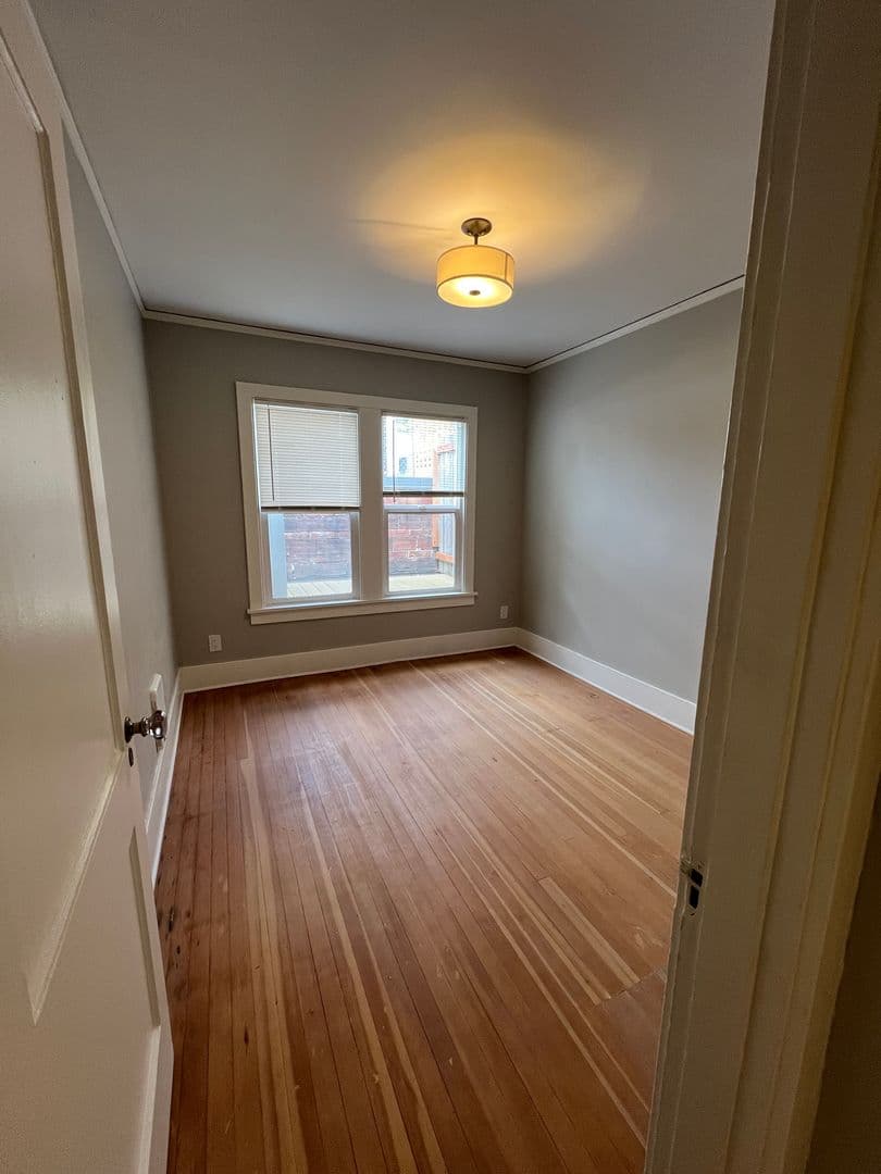 Seattle Apartment: 2311 24th Ave E